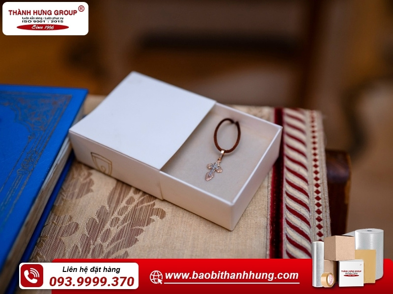Hộp carton đựng phụ kiện thời trang và trang sức