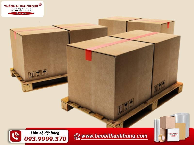 Thùng carton đựng gỗ xuất khẩu có thiết kế chắc chắn.