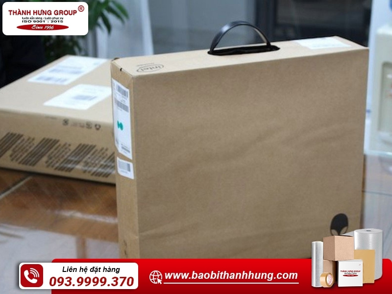 Thùng carton đựng linh kiện điện tử có quai xách.